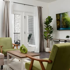20 mins DT | Sleeps 4 | Opulent Suite Spacious Gym